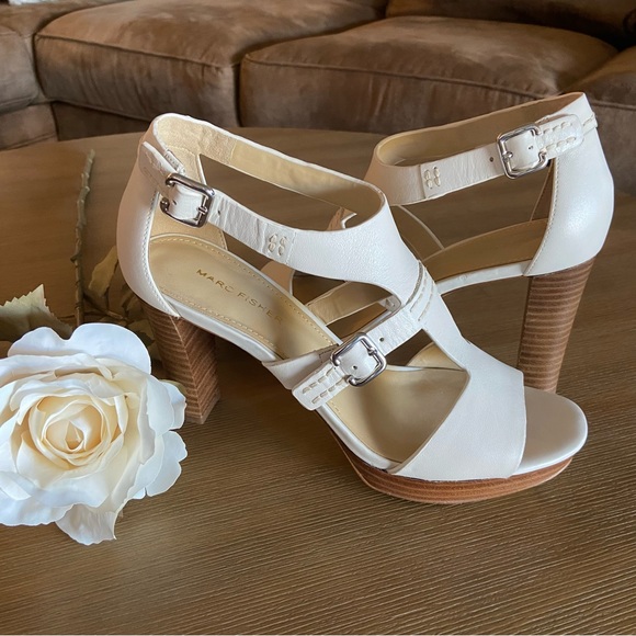 MARC FISHER Cream T-Strap Platform Sandals ⭐️ BEAUTIFUL